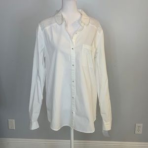 [hinge] White Eyelet Knit Button Down Blouse - Size Medium NWT